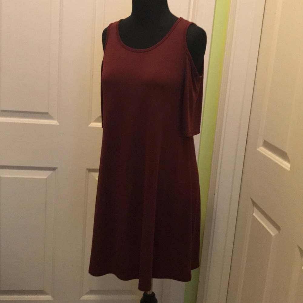 Acemi long, cold shoulder dress